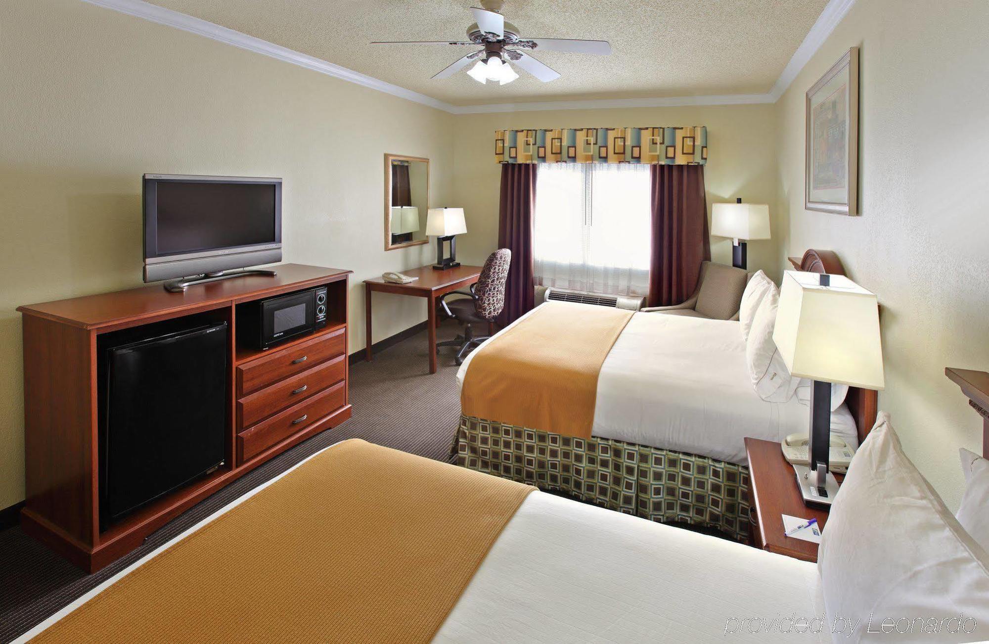 Holiday Inn Express Hotel & Suites Greenville By Ihg Oda fotoğraf