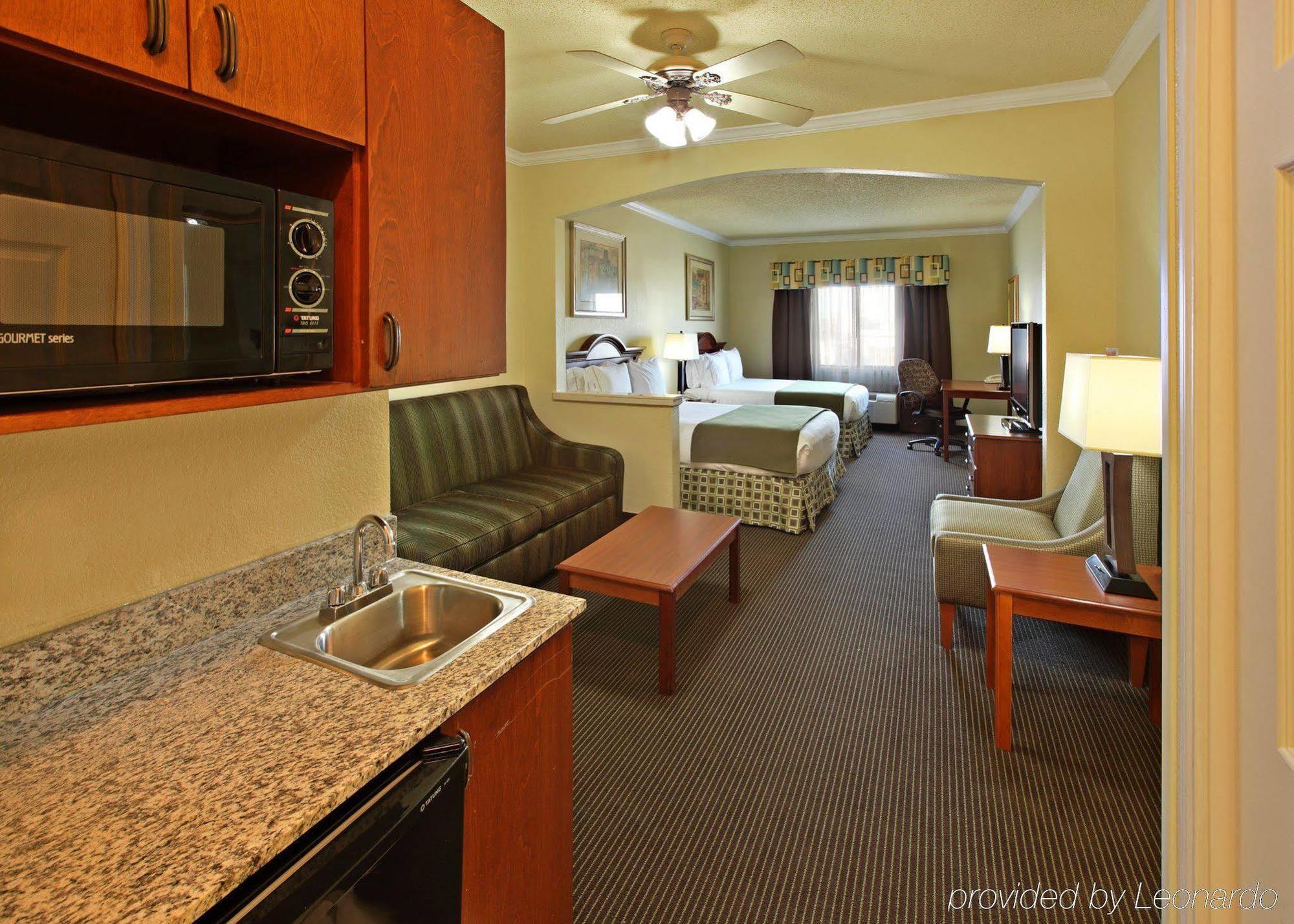 Holiday Inn Express Hotel & Suites Greenville By Ihg Dış mekan fotoğraf