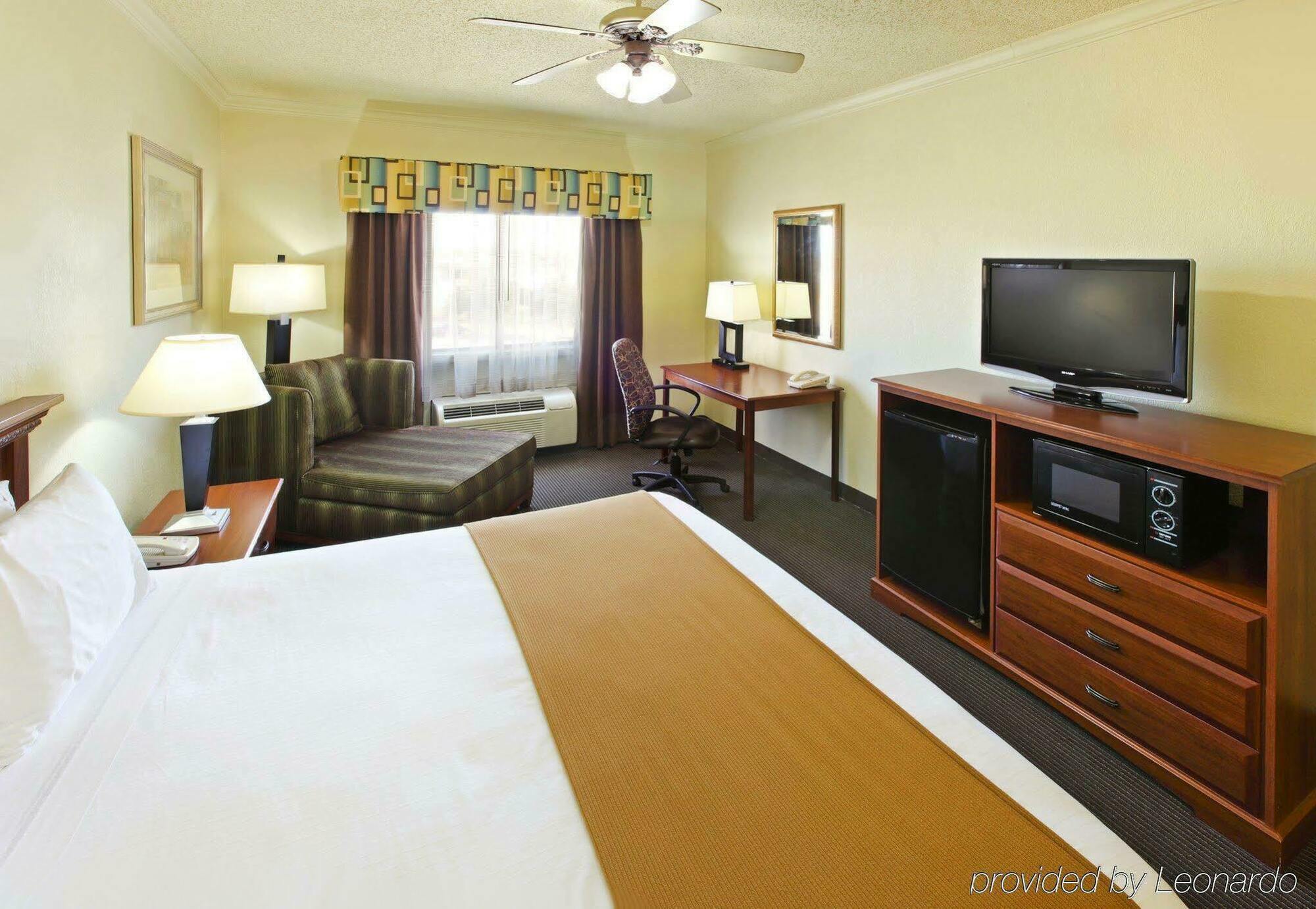 Holiday Inn Express Hotel & Suites Greenville By Ihg Dış mekan fotoğraf